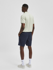 Selected Homme - SLHCOMFORT-HOMME FLEX SHORTS W NOOS - chinos shorts - dark sapphire - 3