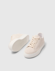 Selected Homme - SLHDAVID CHUNKY SUEDE SNEAKER NOOS O - lave sneakers - white - 6
