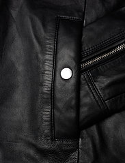 Selected Homme - SLHARCHIVE CLASSIC LEATHER JKT NOOS - spring jackets - black - 8