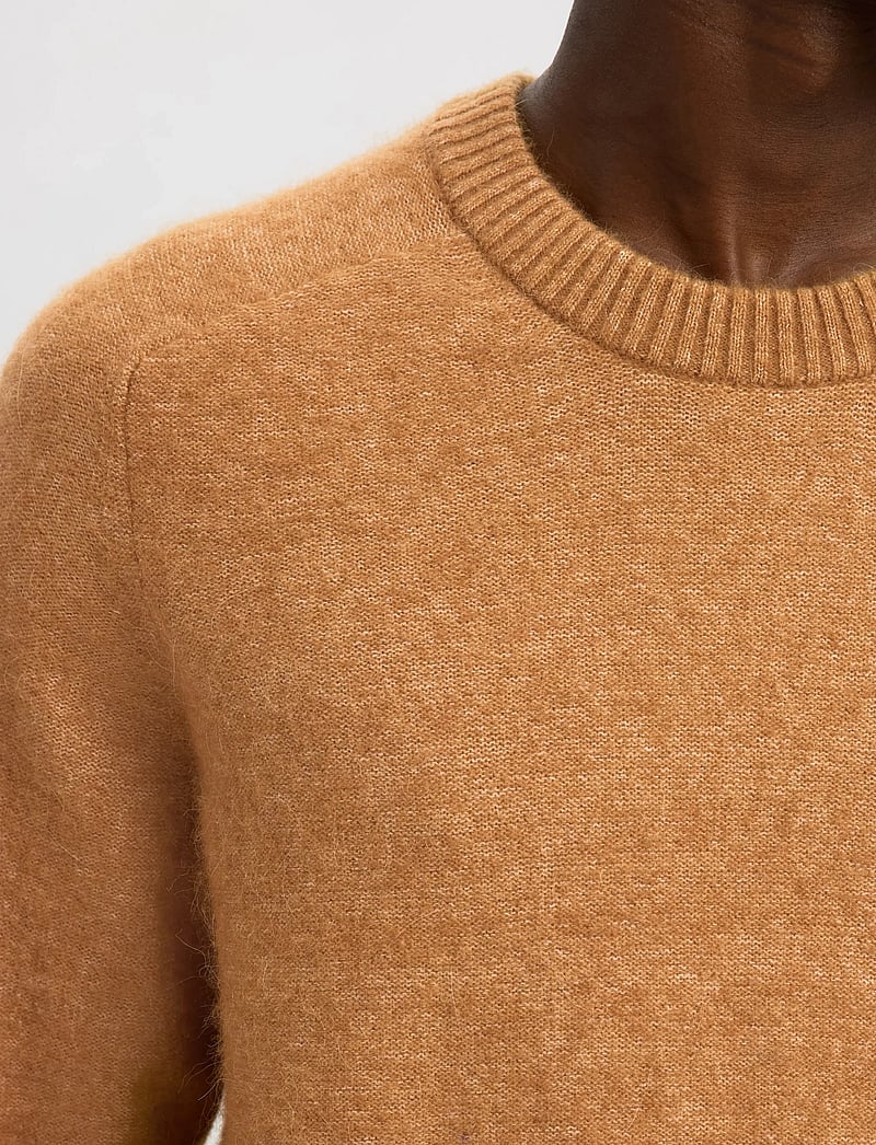 Selected - SLHRAI LS KNIT CREW NECK NOOS - rundhalsad - chipmunk - 5