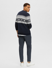 Selected Homme - SLHCLAUS LS KNIT CREW NECK W - knitted round necks - sky captain - 3