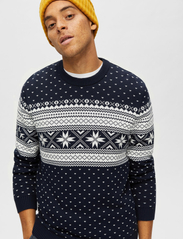 Selected Homme - SLHCLAUS LS KNIT CREW NECK W - knitted round necks - sky captain - 6