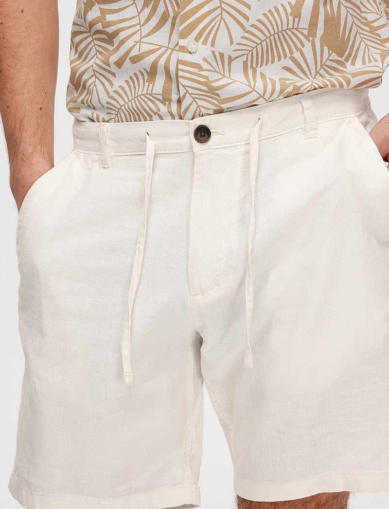 Selected - SLMREGULAR-BRODY LINEN BLD SHORTS NOOS - linneshorts - cloud dancer - 4