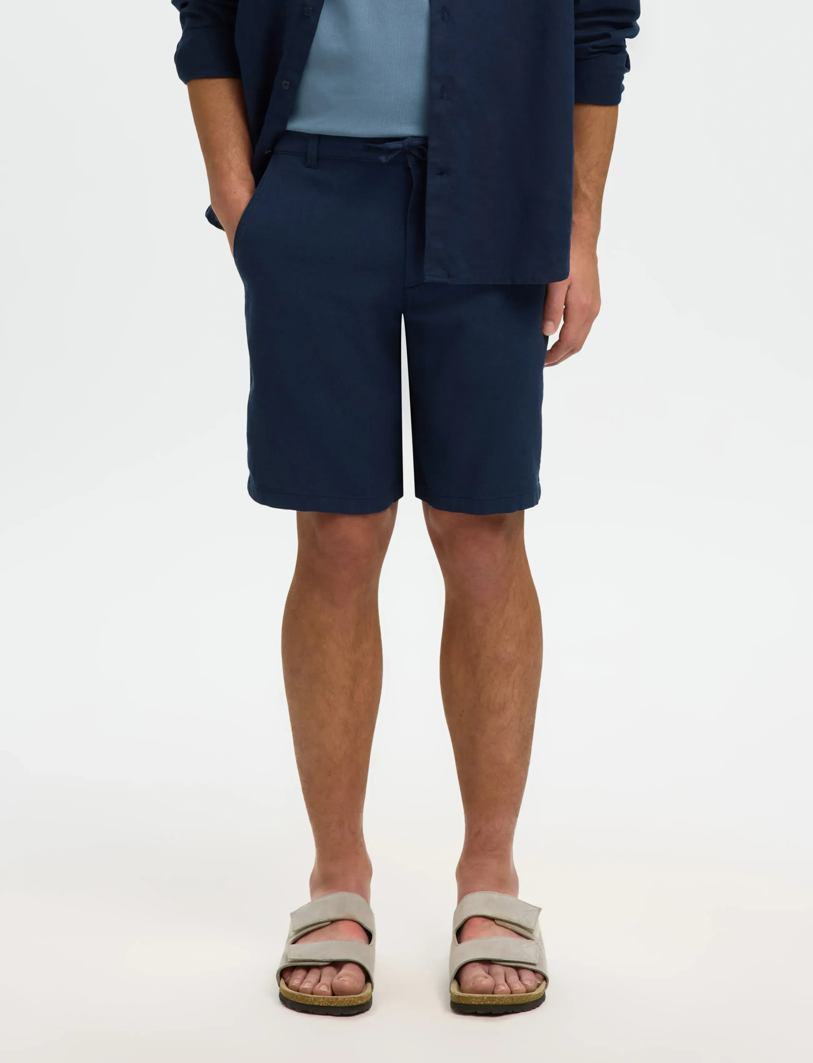 Selected SLMREGULAR-BRODY LINEN BLD SHORTS NOOS - Linen clothing - DARK SAPPHIRE / navy