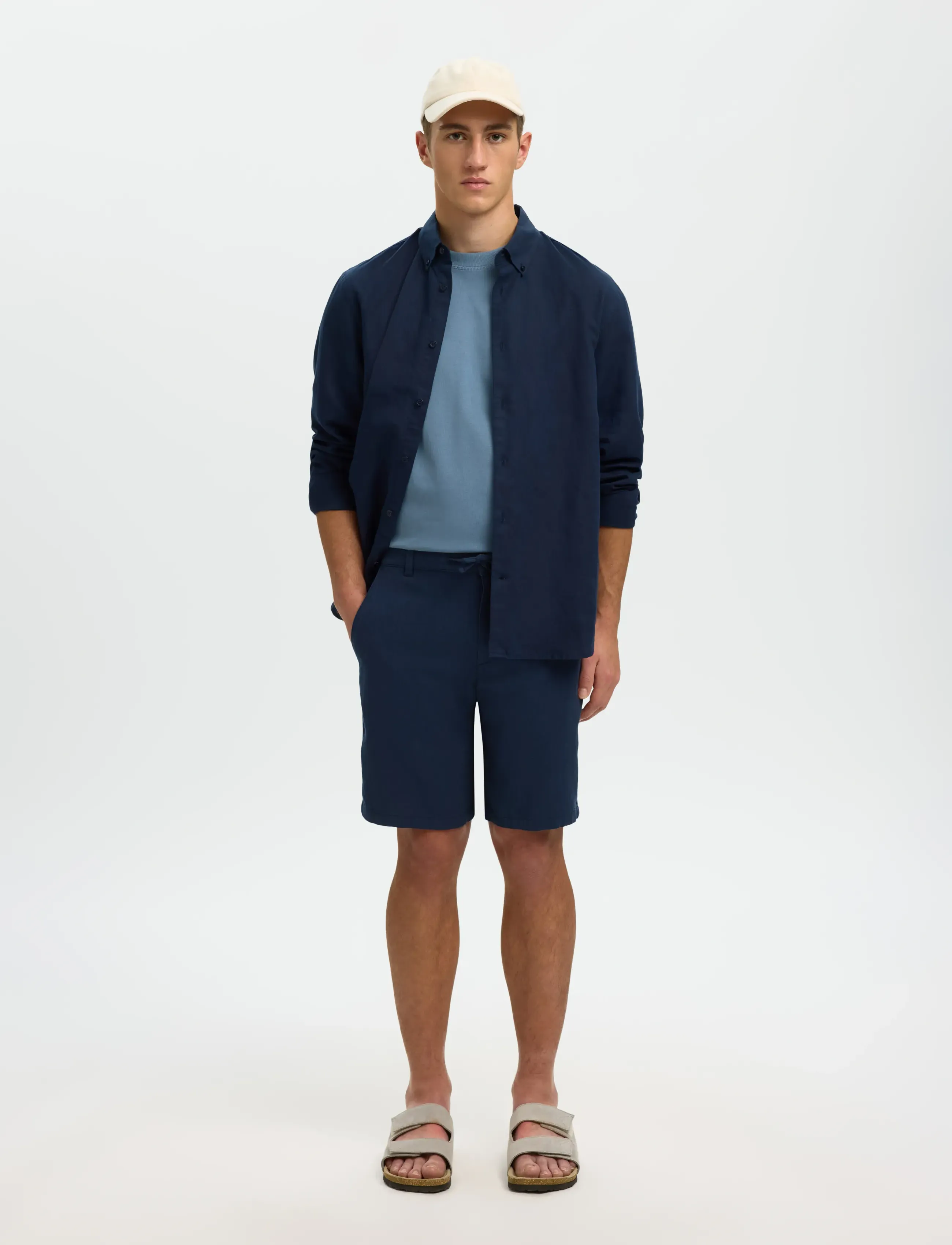 Selected - SLMREGULAR-BRODY LINEN BLD SHORTS NOOS - hørshorts - dark sapphire - 3