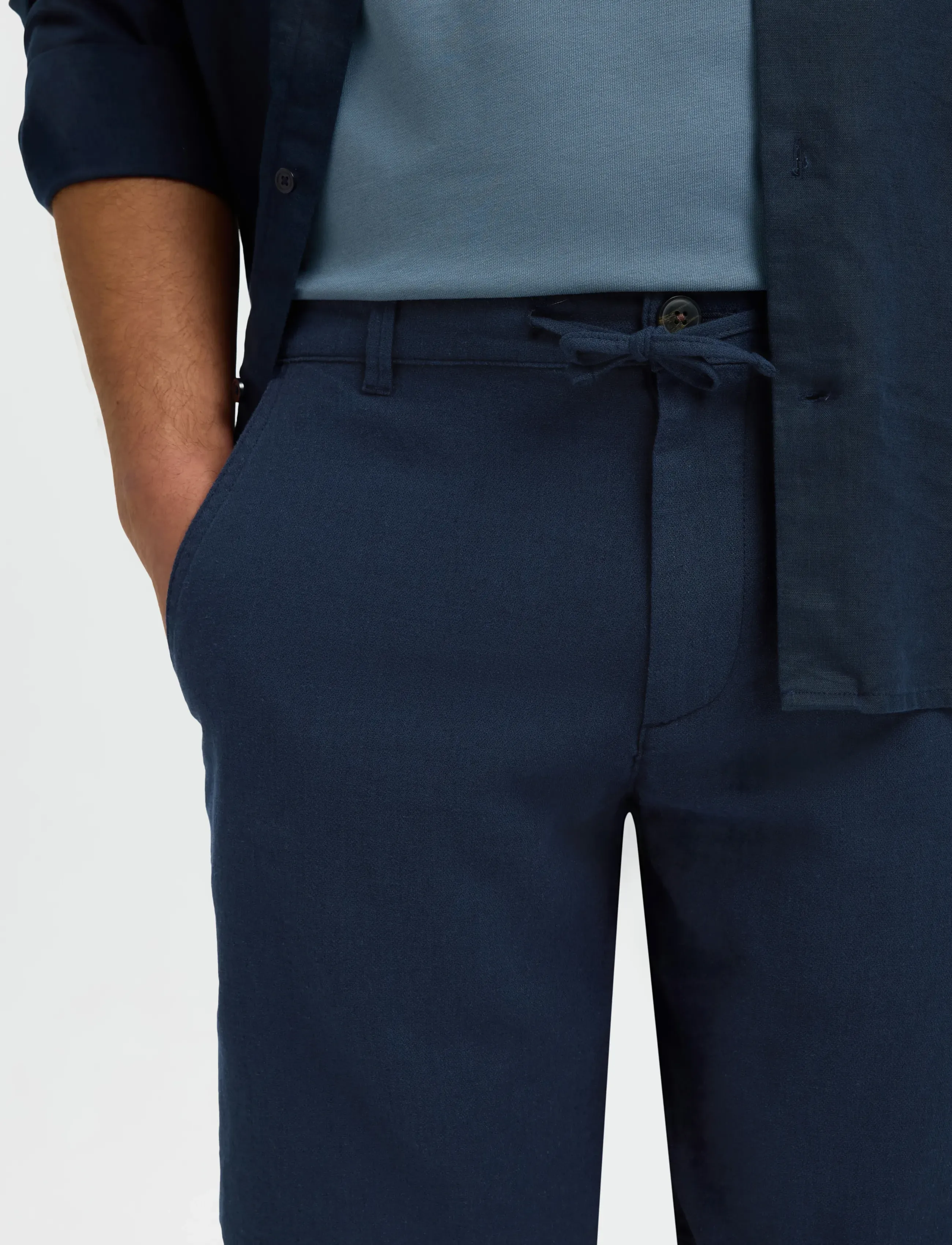 Selected - SLMREGULAR-BRODY LINEN BLD SHORTS NOOS - hørshorts - dark sapphire - 4