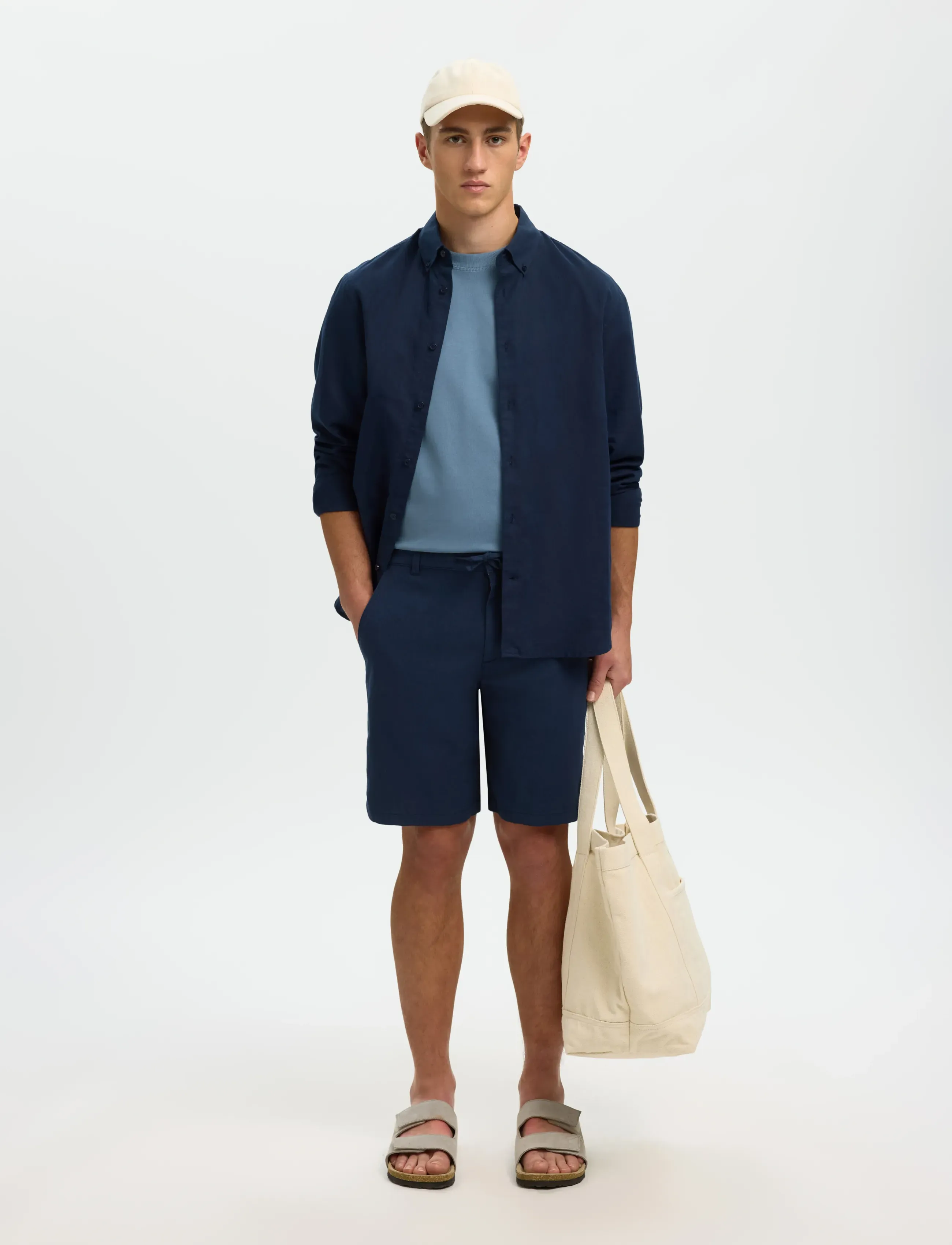 Selected - SLMREGULAR-BRODY LINEN BLD SHORTS NOOS - hørshorts - dark sapphire - 5