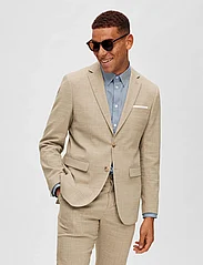Selected Homme - SLHSLIM-OASIS LINEN BLZ NOOS - single breasted blazers - sand - 6