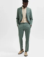 Selected Homme - SLHSLIM-OASIS LINEN TRS NOOS - kostiumo kelnės - light green melange - 4