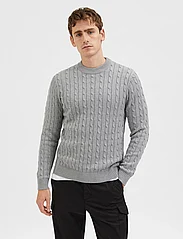 Selected Homme - SLHRYAN STRUCTURE CREW NECK W - knitted round necks - medium grey melange - 2