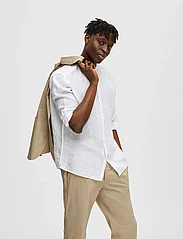 Selected Homme - SLHREGKYLIAN-LINEN SHIRT LS BAND - linen shirts - bright white - 6