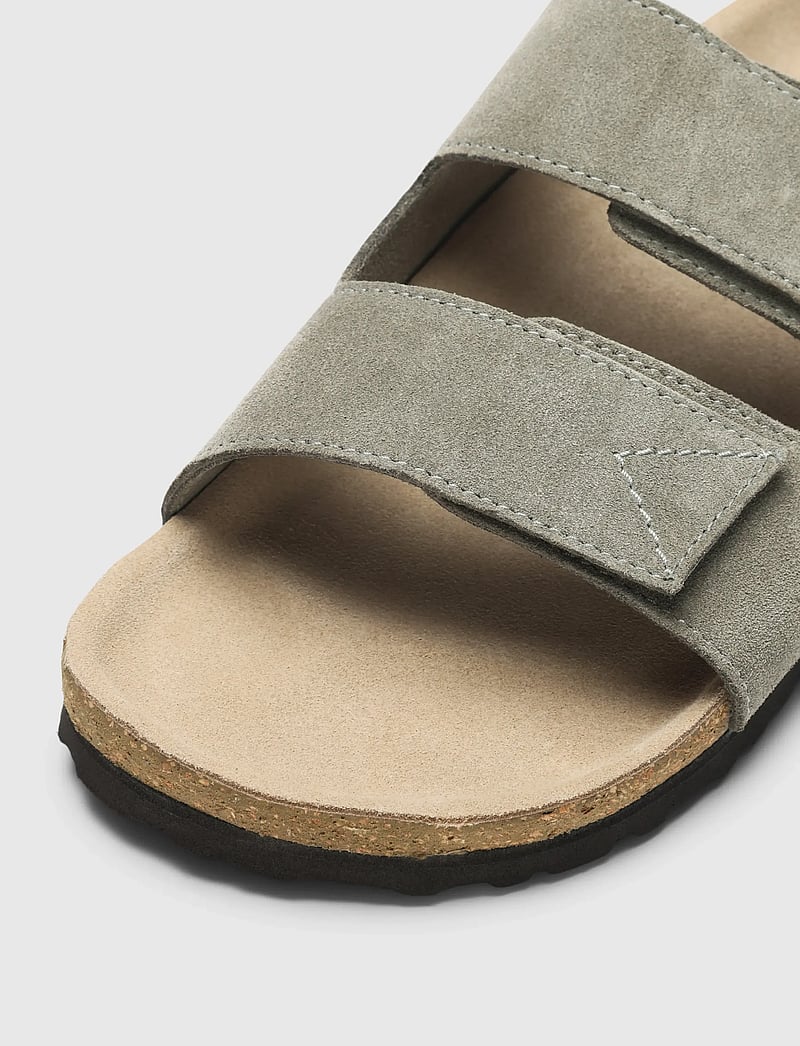 Selected - SLMBASTIAN SUEDE STRAP SLIDER - nach anlass kaufen - deep lichen green - 3