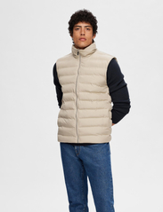 Selected Homme - SLHBARRY QUILTED GILET NOOS - liemenės - pure cashmere - 2