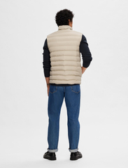 Selected Homme - SLHBARRY QUILTED GILET NOOS - liemenės - pure cashmere - 3