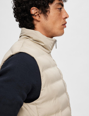 Selected Homme - SLHBARRY QUILTED GILET NOOS - jakker og frakker - pure cashmere - 7