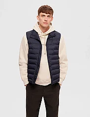 Selected Homme - SLHBARRY QUILTED GILET NOOS - vests - sky captain - 5