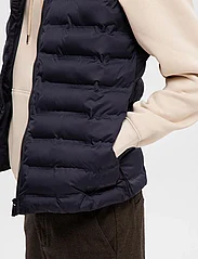 Selected Homme - SLHBARRY QUILTED GILET NOOS - kamizelki - sky captain - 10