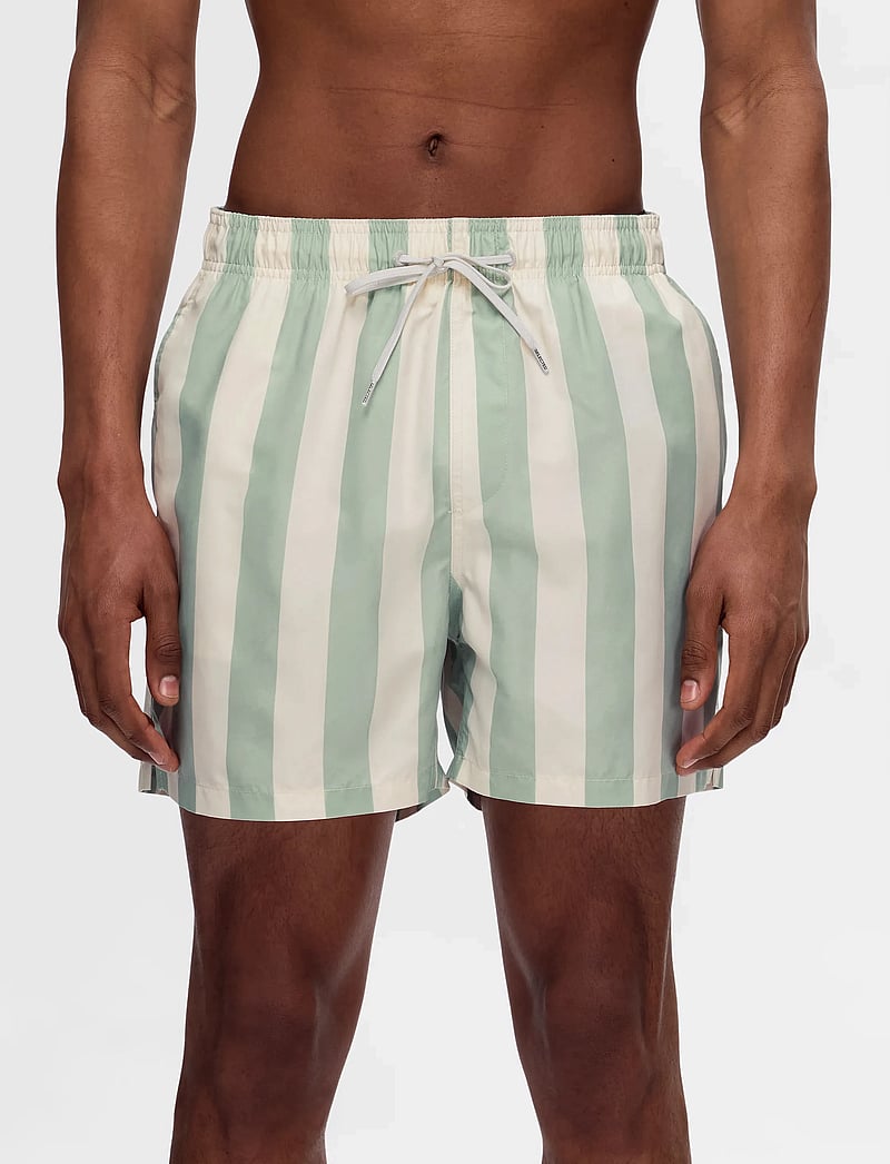 Selected - SLHDANE AOP SWIMSHORTS - badehose - bok choy - 0