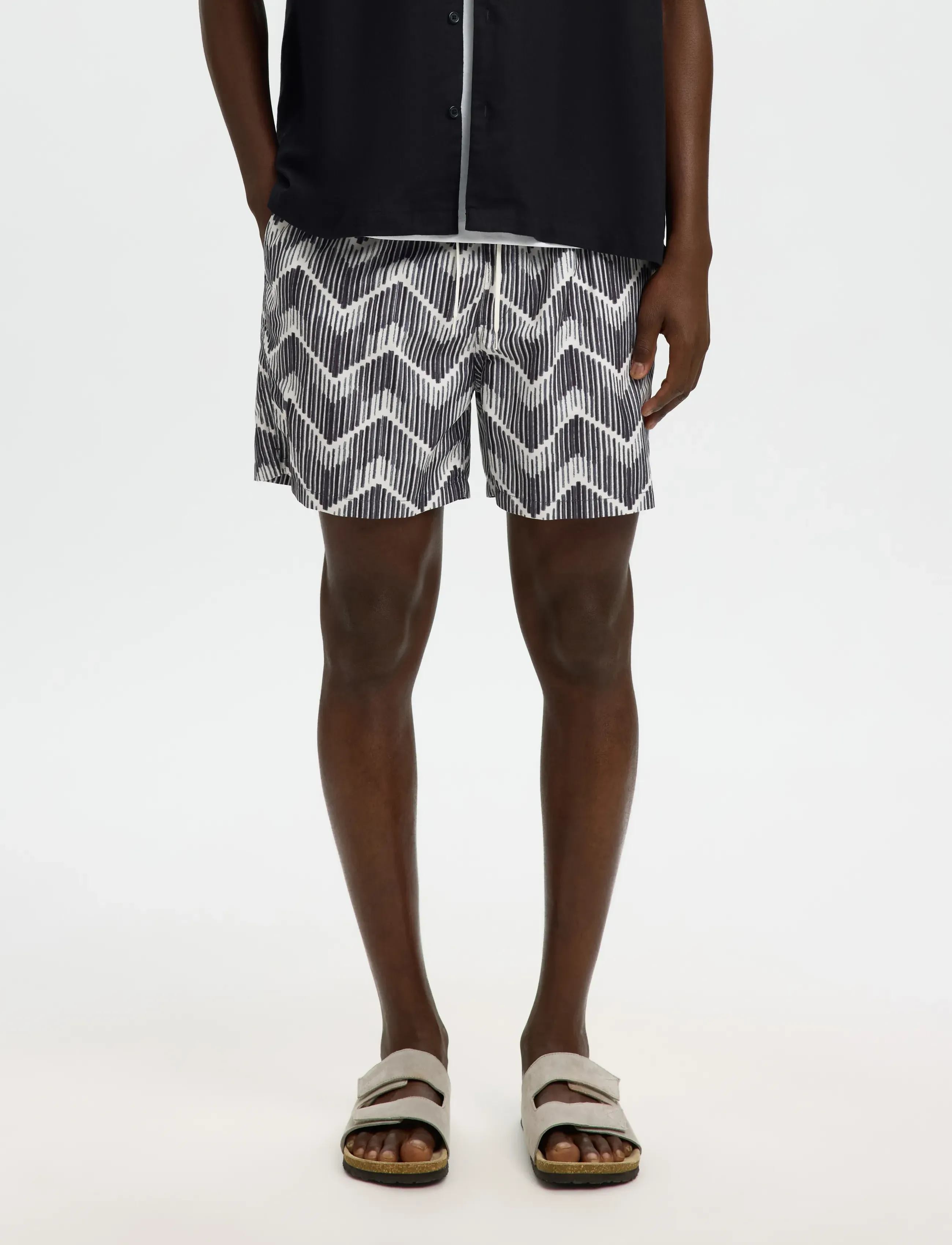 Selected SLHDANE-AOP SWIMSHORTS - Vacation essentials - SPONGE / black