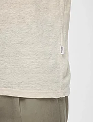 Selected Homme - SLHBET LINEN SS O-NECK TEE - kortärmade t-shirts - oatmeal - 2