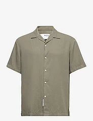 Selected Homme - SLHRELAX-PASTEL-LINEN SHIRT SS RESORT W - kortærmede t-shirts - vetiver - 0