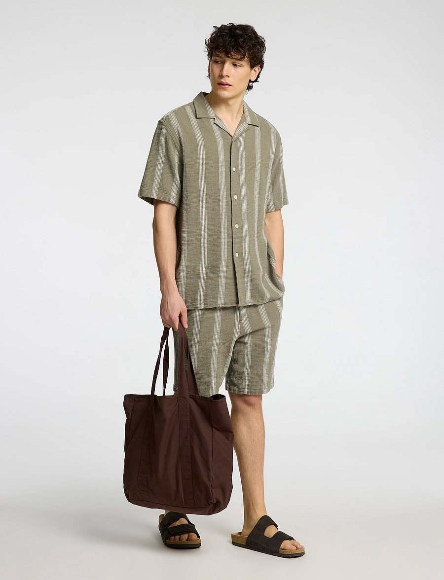 Selected - SLHRELAX-SAL SHIRT SS RESORT - chemises à manches courtes - vetiver - 4