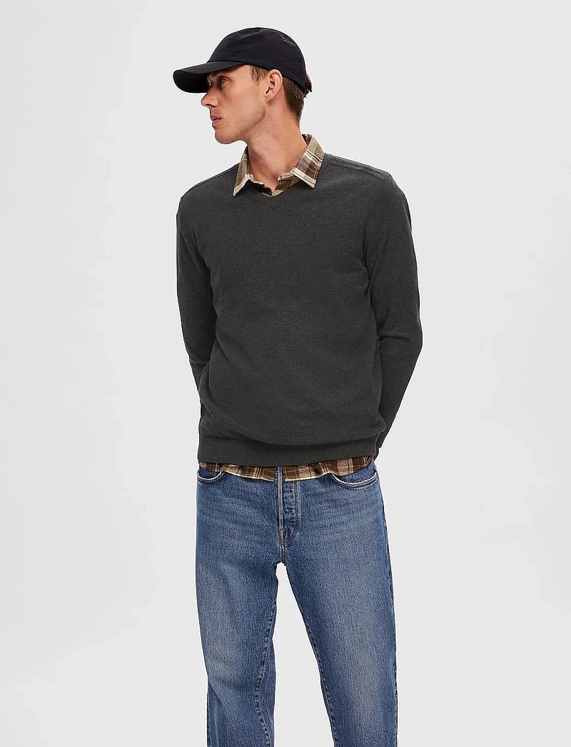 Selected - SLHBERG LS KNIT V-NECK NOOS - v-ausschnitt - antracit - 5