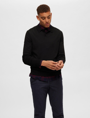Selected Homme - SLHTOWN MERINO COOLMAX KNIT POLO NOOS - geweven polo's - black - 4