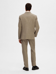 Selected Homme - SLHSLIM-MARK WOOL BLZ B NOOS - dubbelknäppta kavajer - light brown melange - 2