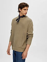 Selected Homme - SLHBERT RELAXED LS KNIT STU CREW NECK W - knitted round necks - mermaid - 6
