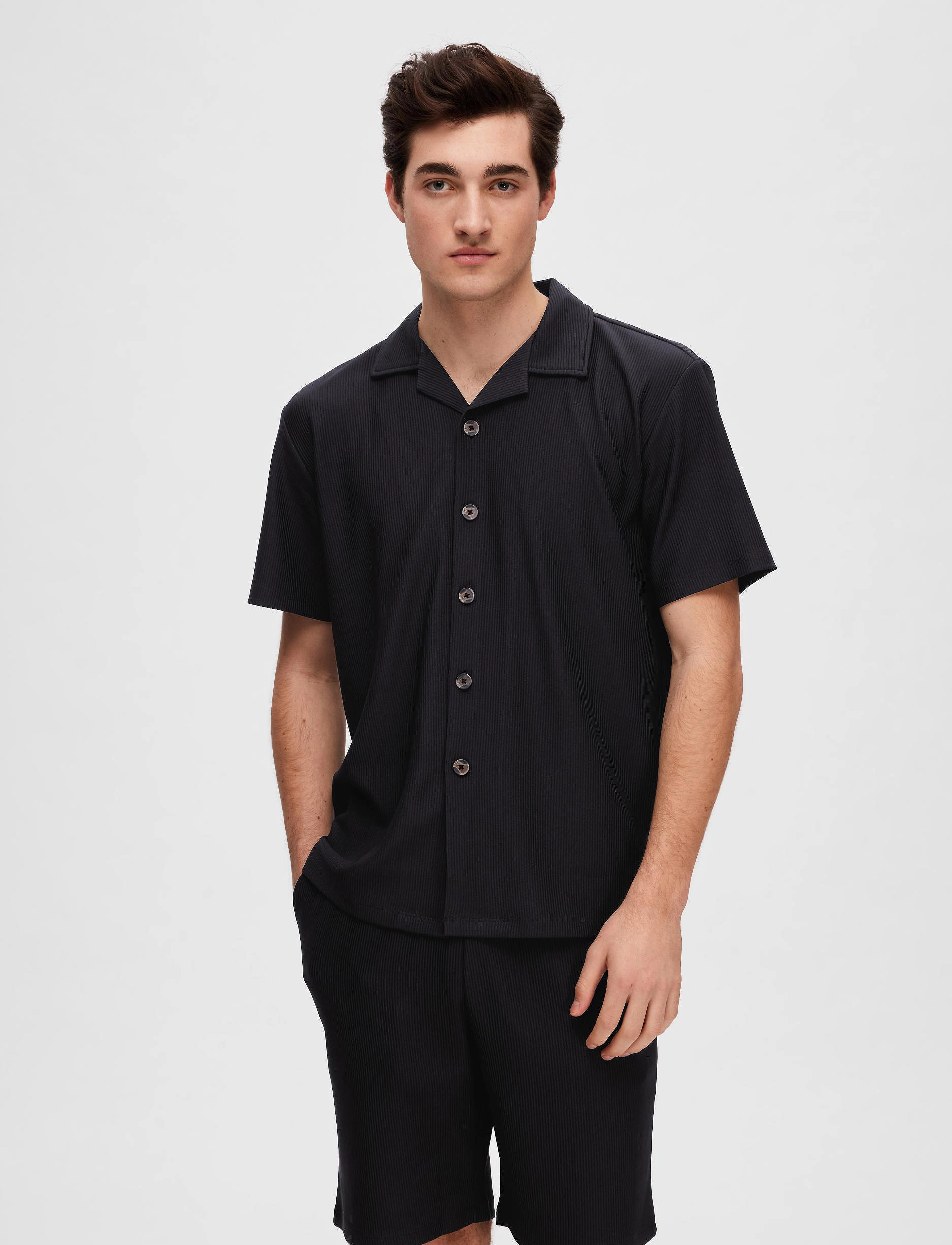 Selected SLHLOOSE-PLISSE RESORT SS SHIRT EX - Skjorter - BLACK / black
