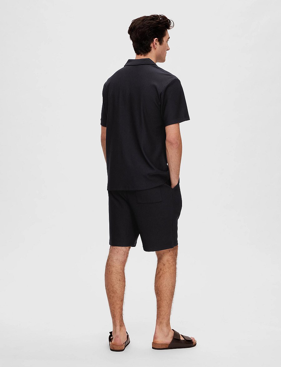 Selected - SLHLOOSE-PLISSE RESORT SS SHIRT EX - kortærmede skjorter - black - 2