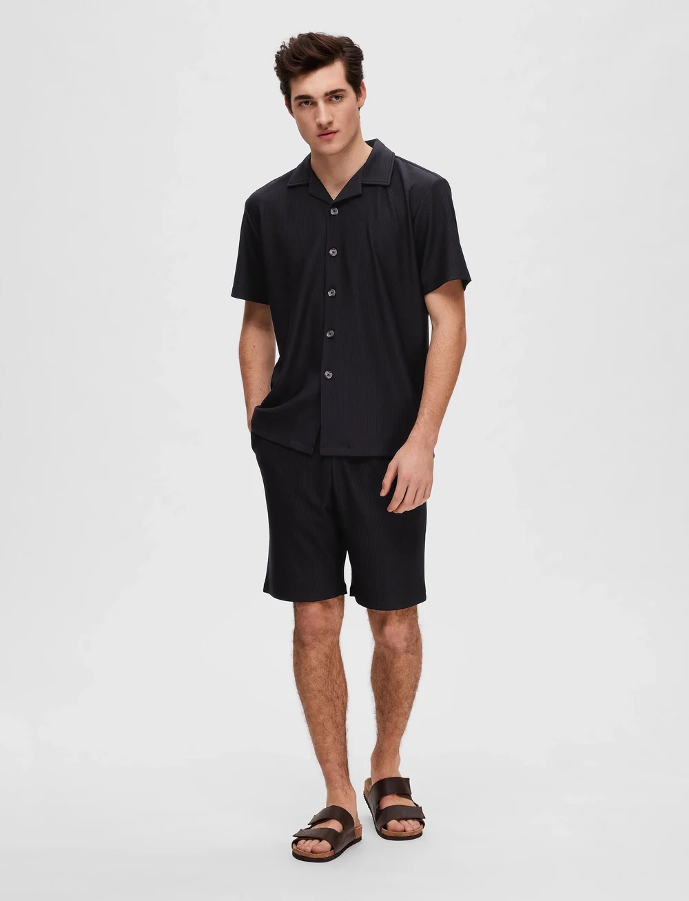 Selected - SLHLOOSE-PLISSE RESORT SS SHIRT EX - kortärmade skjortor - black - 5