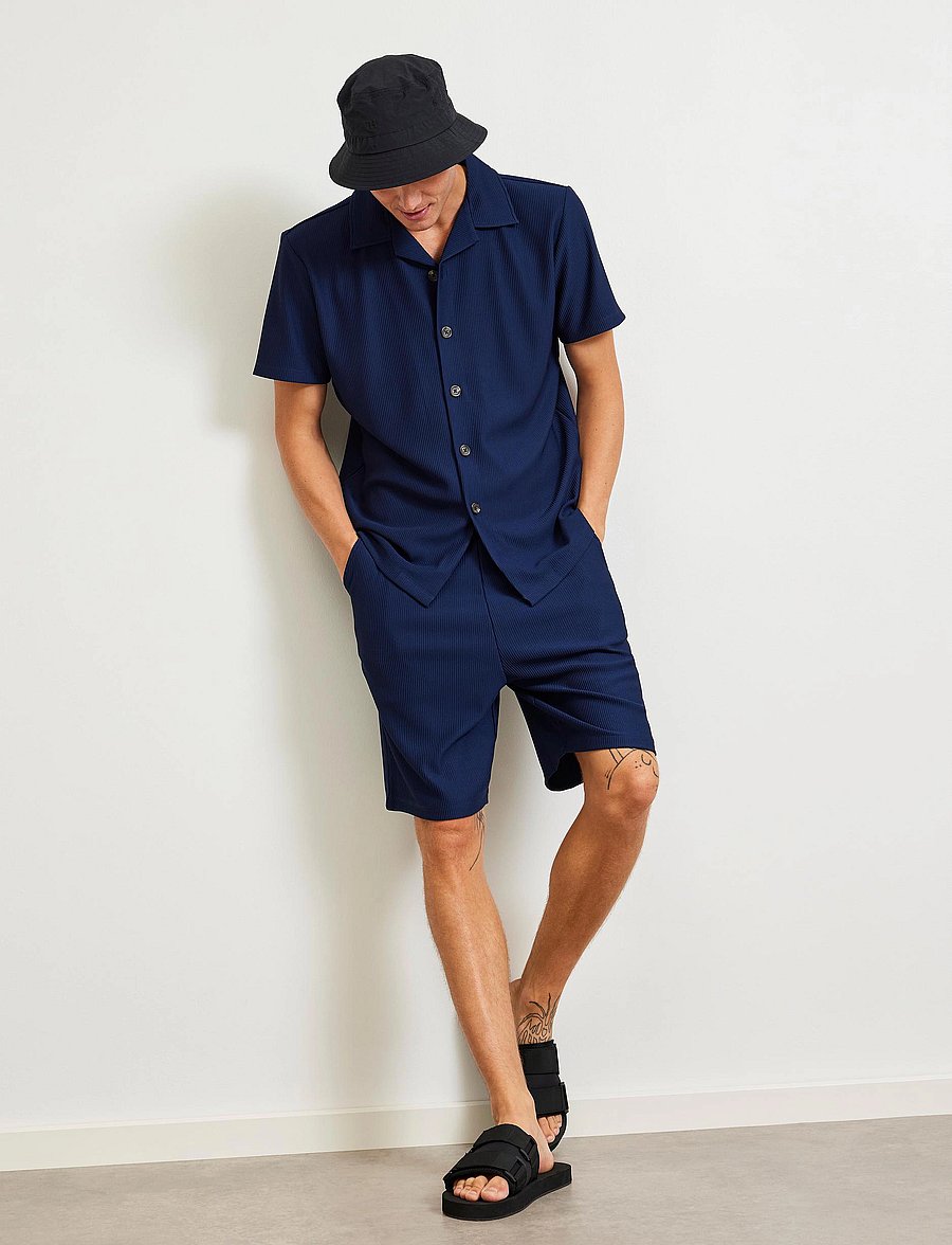 Selected - SLHLOOSE-PLISSE RESORT SS SHIRT EX - kurzarmhemden - black iris - 3