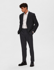 Selected Homme - SLHSLIM-AYR PINSTRIPED TRS - pantalons - navy blazer - 4