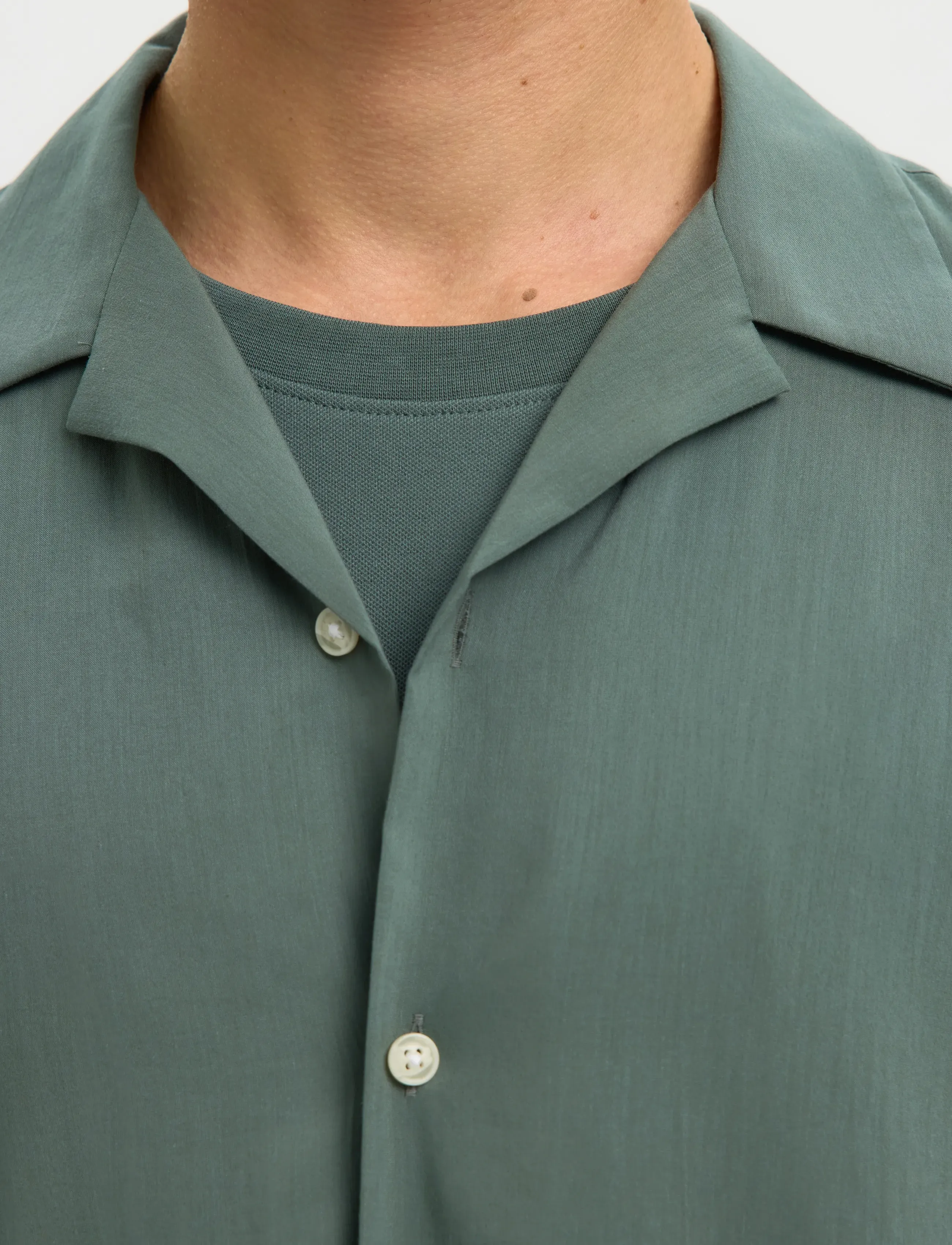 Selected - SLHRLXAIR MIX SS SHIRT - chemises à manches courtes - balsam green - 4