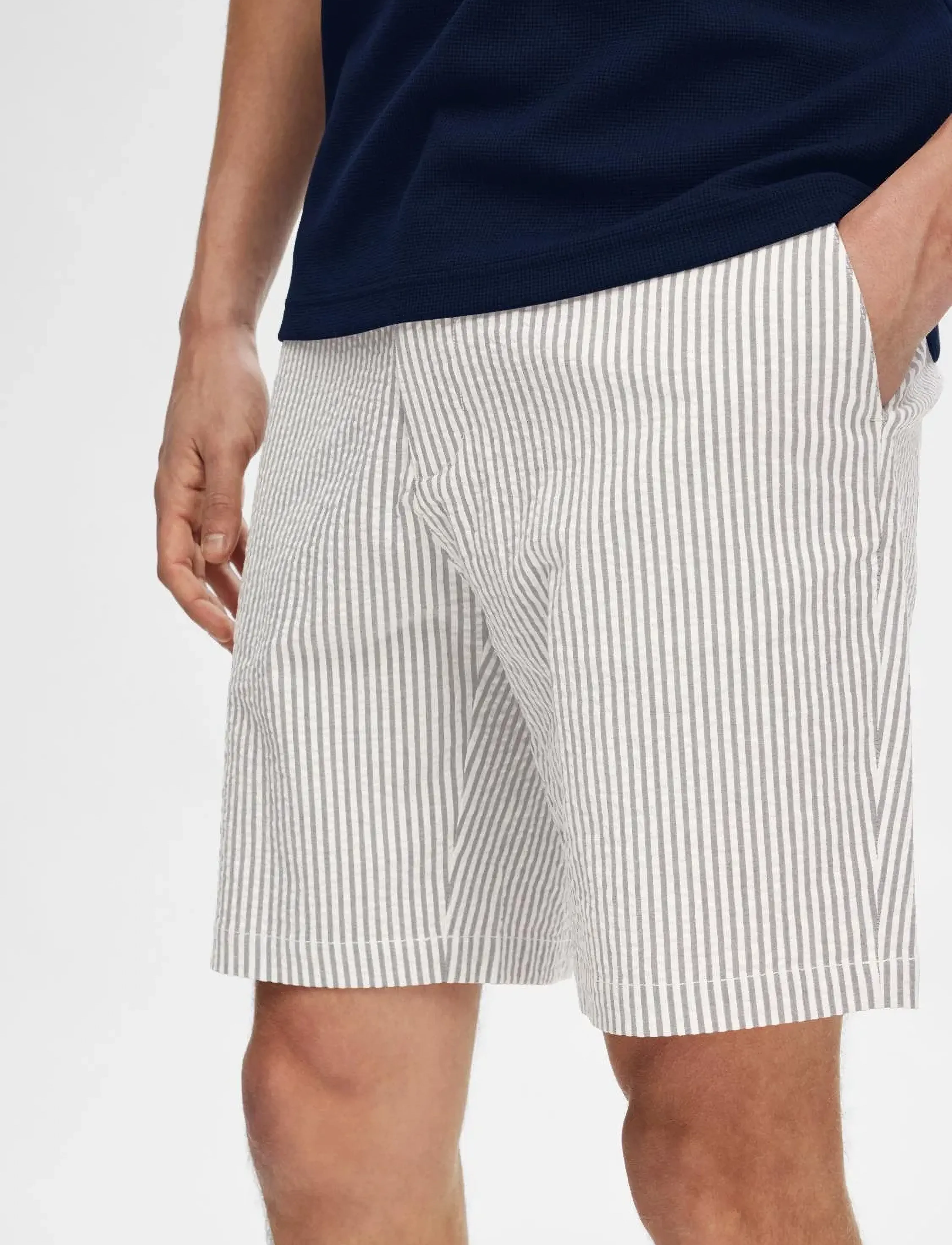 Selected - SLHREGULAR-KARL SEERSUCKER SHORTS NOOS - casual shorts - dark sapphire - 5