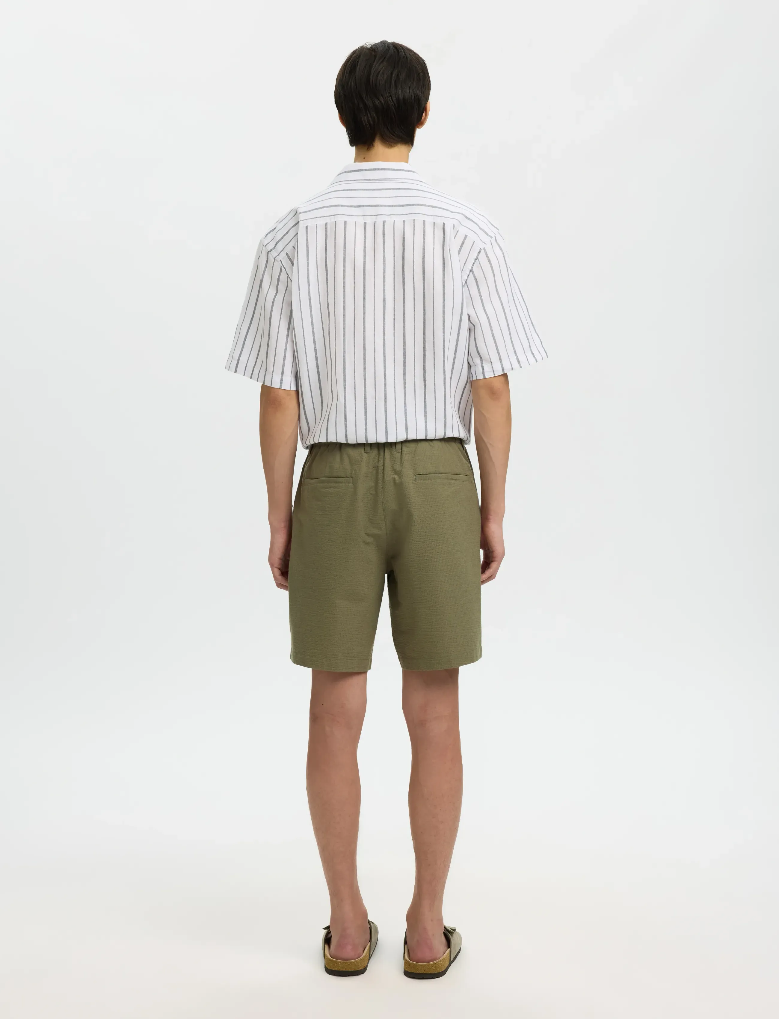 Selected - SLHREGULAR-KARL SEERSUCKER SHORTS NOOS - casual shorts - deep lichen green - 2