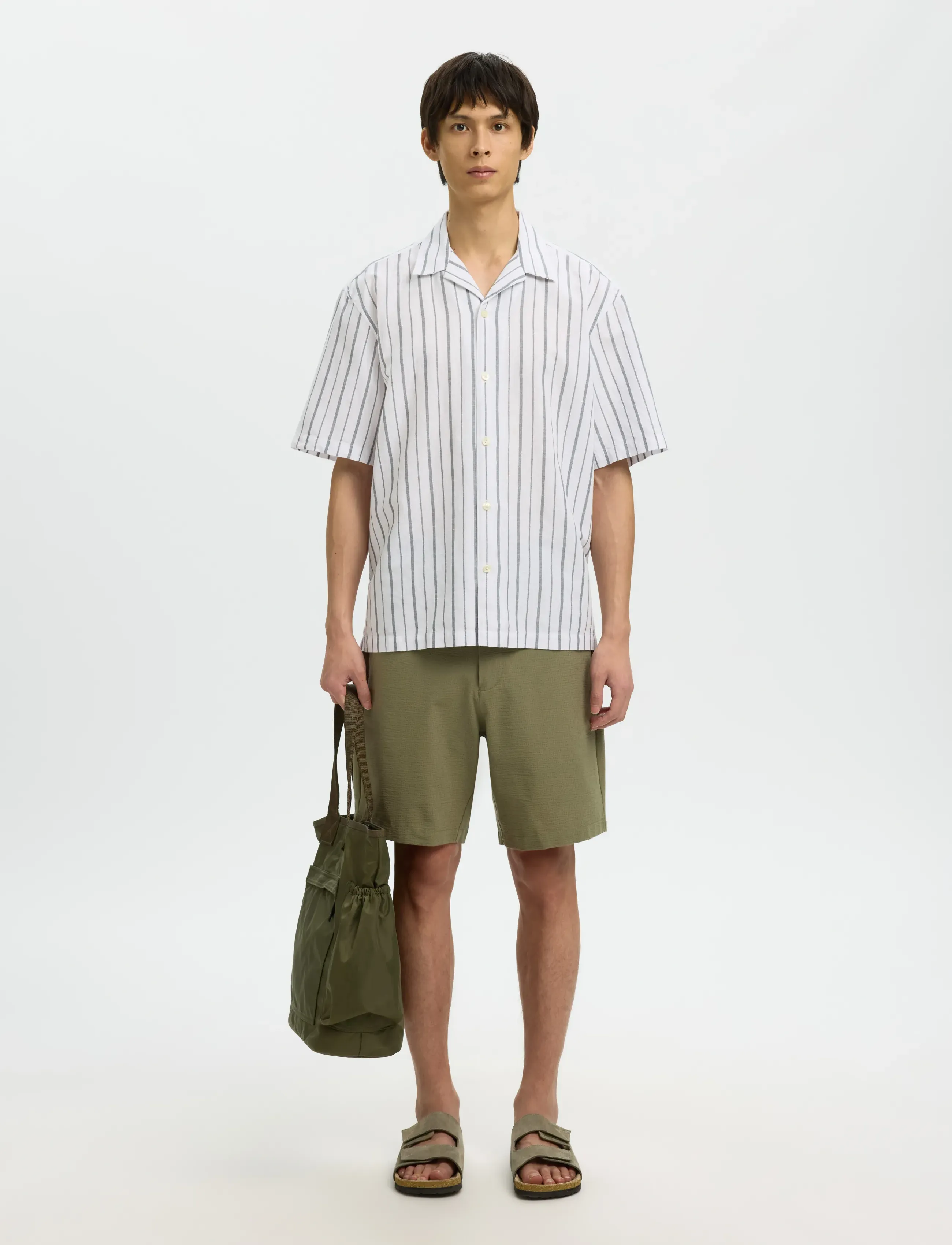 Selected - SLHREGULAR-KARL SEERSUCKER SHORTS NOOS - casual shorts - deep lichen green - 3
