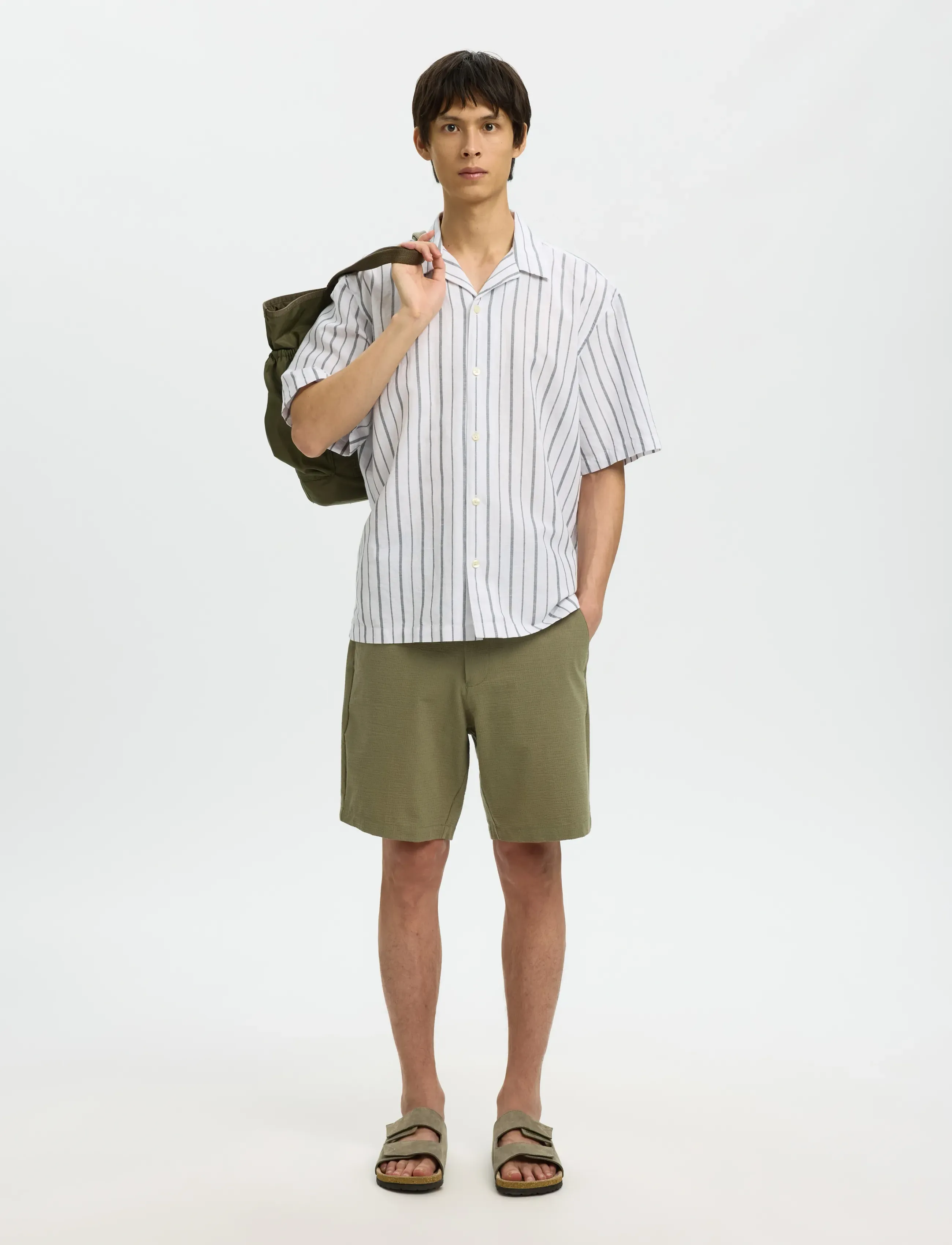 Selected - SLHREGULAR-KARL SEERSUCKER SHORTS NOOS - casual shorts - deep lichen green - 5