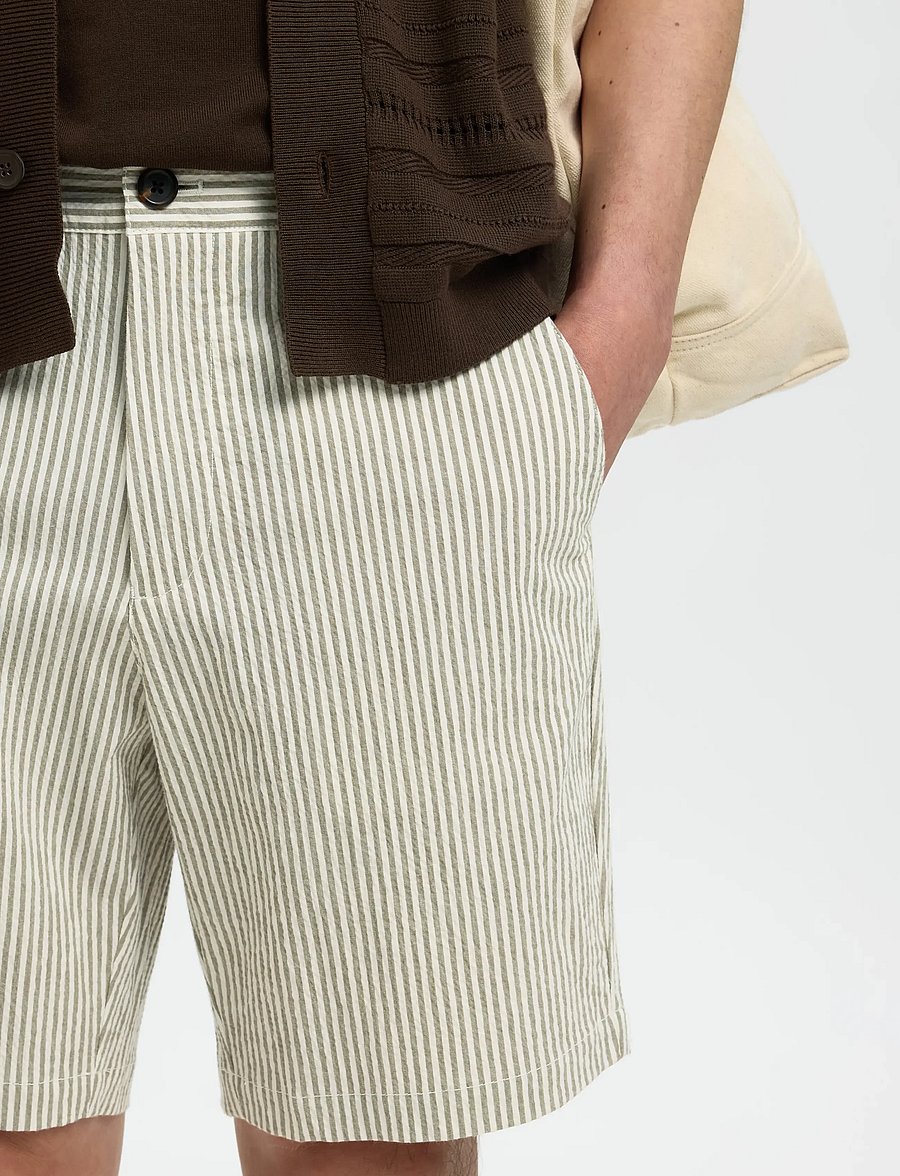 Selected - SLHREGULAR-KARL SEERSUCKER SHORTS NOOS - casual shorts - deep lichen green - 4