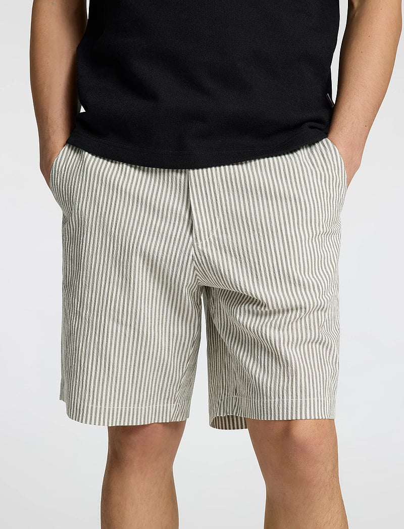 Selected - SLHREGULAR-KARL SEERSUCKER SHORTS - casual shorts - kalamata - 2