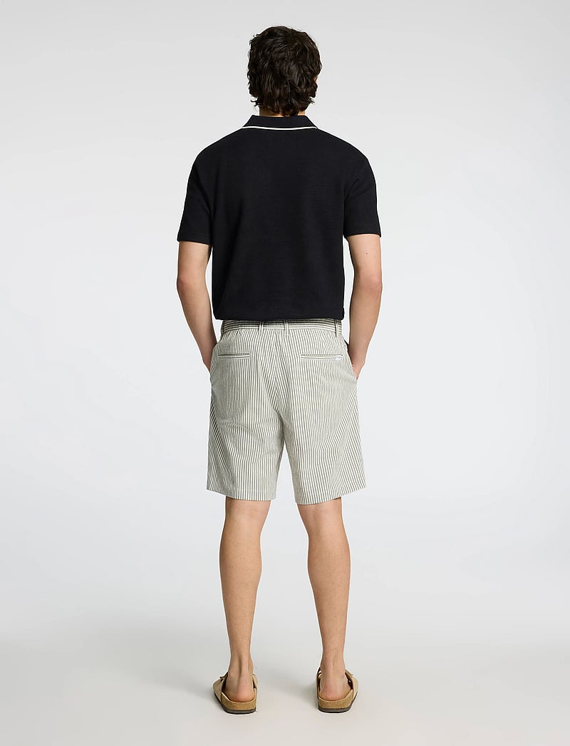 Selected - SLHREGULAR-KARL SEERSUCKER SHORTS - casual shorts - kalamata - 3