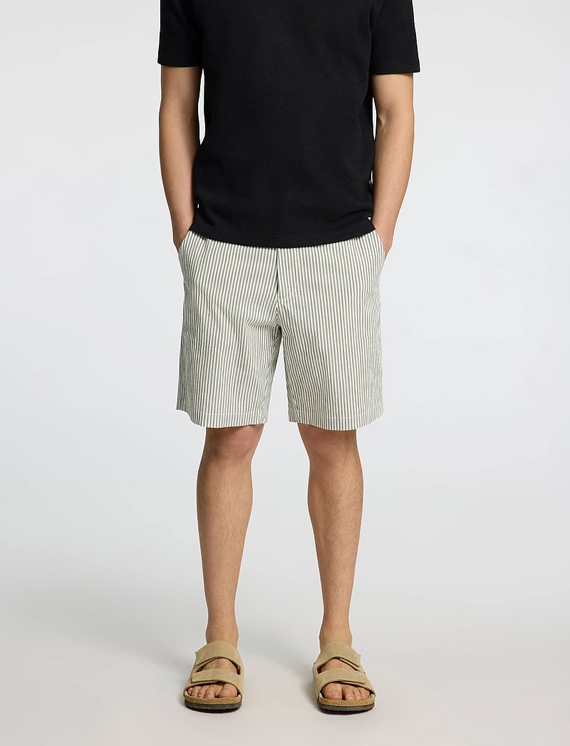 Selected - SLHREGULAR-KARL SEERSUCKER SHORTS - casual shorts - kalamata - 5