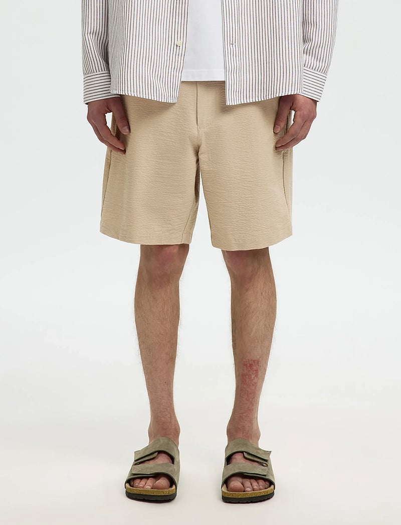 Selected - SLHREGULAR-KARL SEERSUCKER SHORTS - casual shorts - pure cashmere - 0