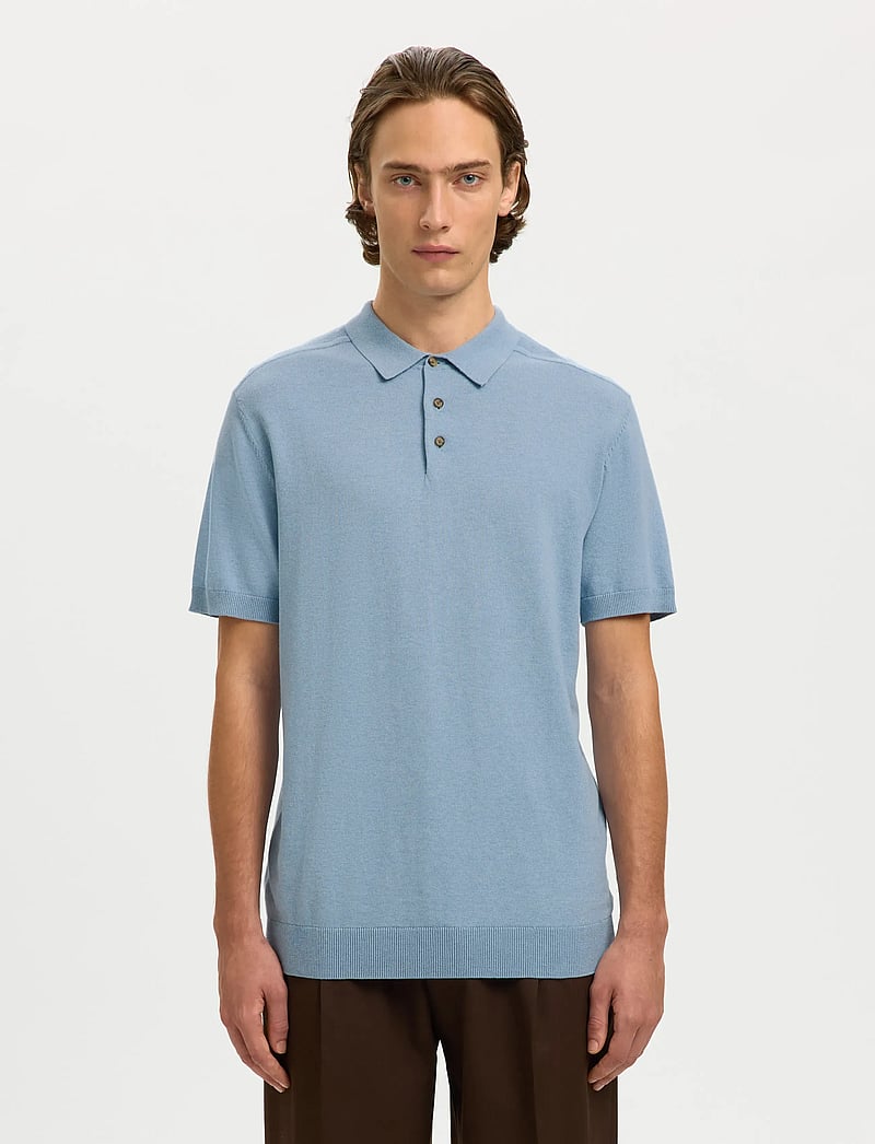 Selected - SLHBERG SS KNIT POLO NOOS - gestrickte polohemden - dusty blue - 0