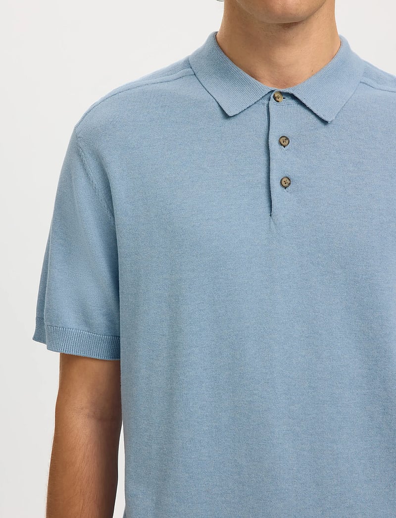 Selected - SLHBERG SS KNIT POLO NOOS - gestrickte polohemden - dusty blue - 4