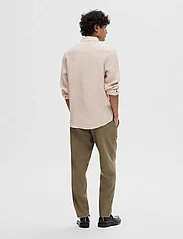 Selected Homme - SLHREGKYLIAN-LINEN SHIRT LS CLASSIC NOOS - hørskjorter - pure cashmere - 3