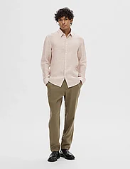 Selected Homme - SLHREGKYLIAN-LINEN SHIRT LS CLASSIC NOOS - leinenhemden - pure cashmere - 6