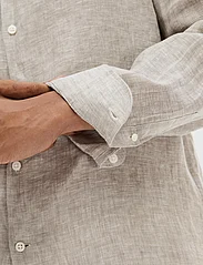 Selected Homme - SLHREGKYLIAN-LINEN SHIRT LS CLASSIC NOOS - linen shirts - vetiver - 5